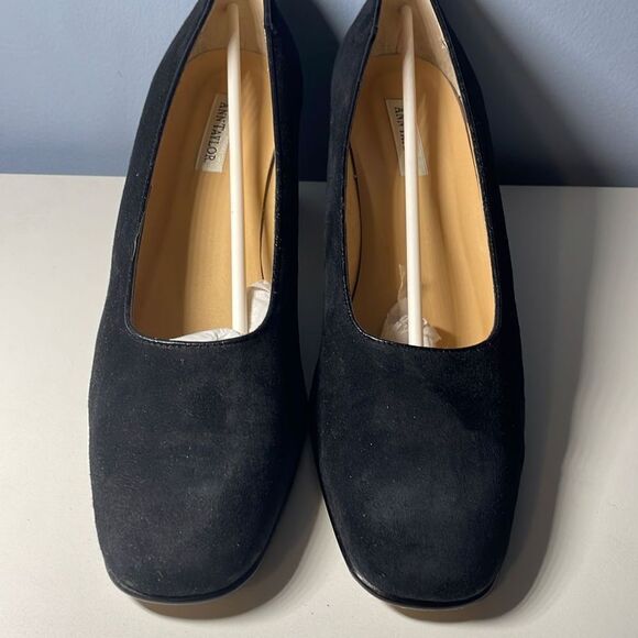 Ann Taylor Black Suede Slip On Block Heels Size 9 - Picture 3 of 9